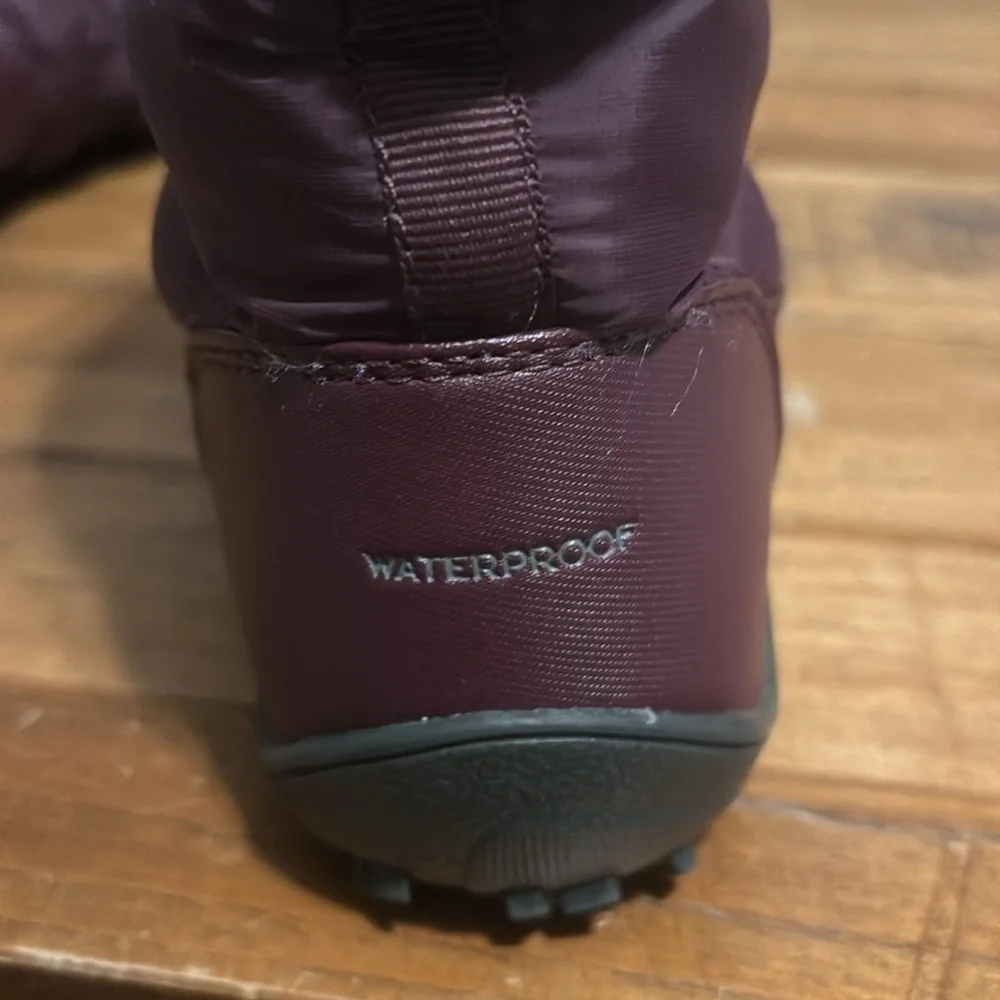 Columbia Minx™️ Slip Boot in Epic Plum size 9, some small scuffs…
